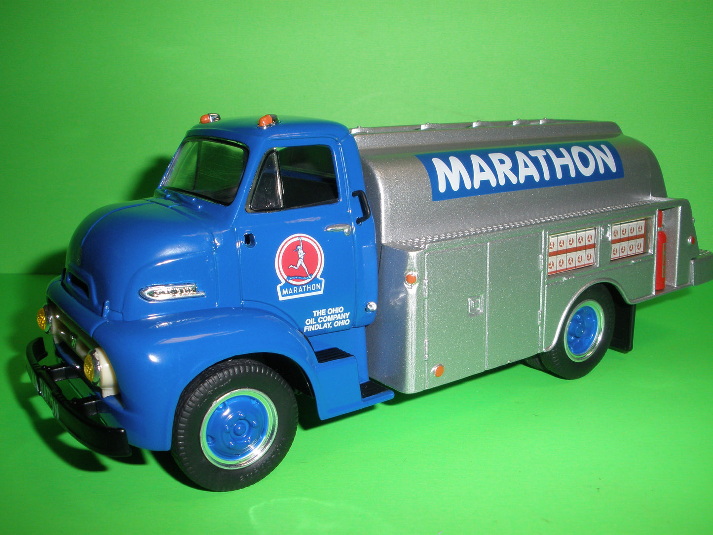 Marathon Oil / 1953 Ford C-600 Tanker