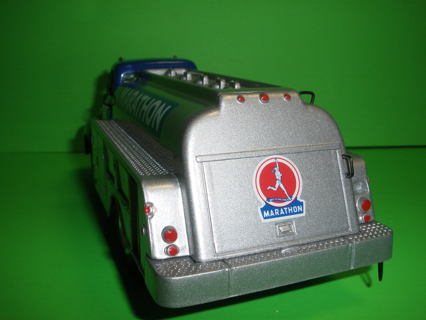 Marathon Oil / 1953 Ford C-600 Tanker