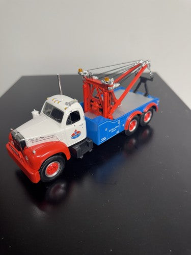 Amoco 1960 Mack B-61 Heavy Duty Tow Truck