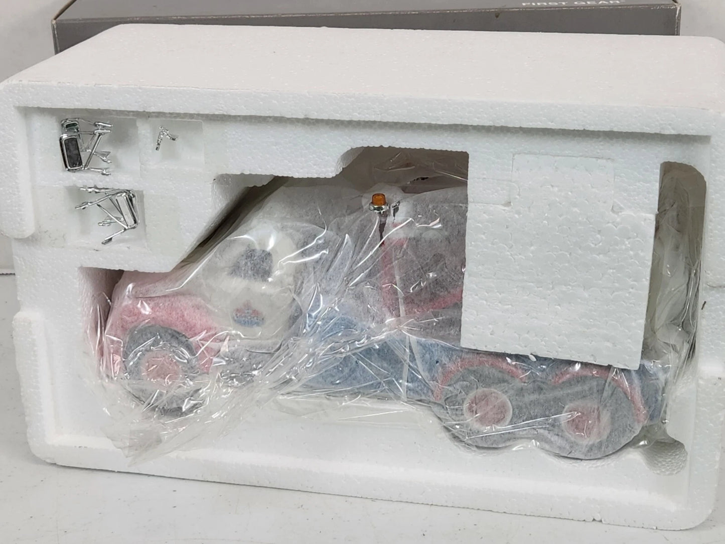 Amoco 1960 Mack B-61 Heavy Duty Tow Truck