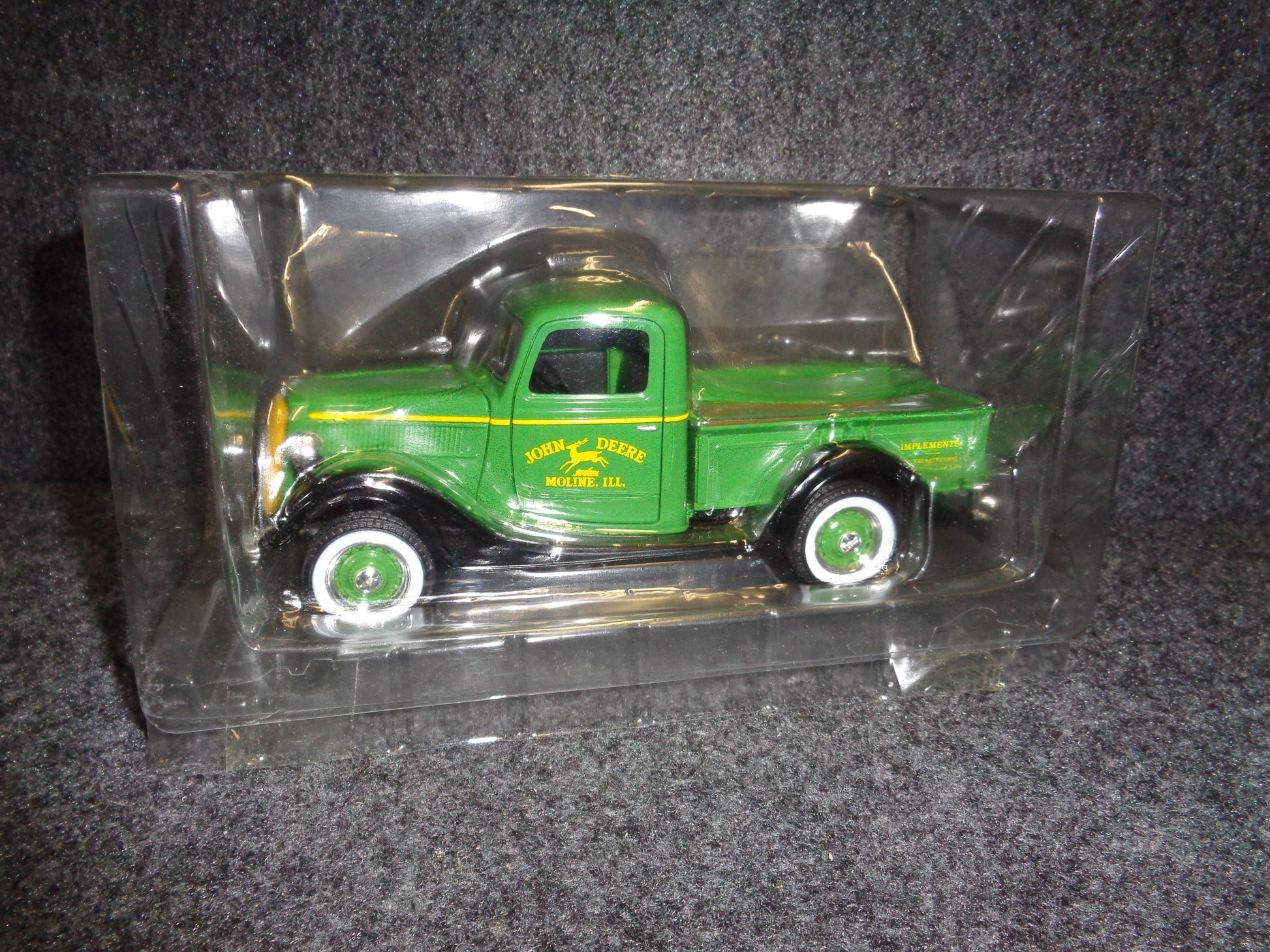 John Deere 1937 Ford Pickup Truck