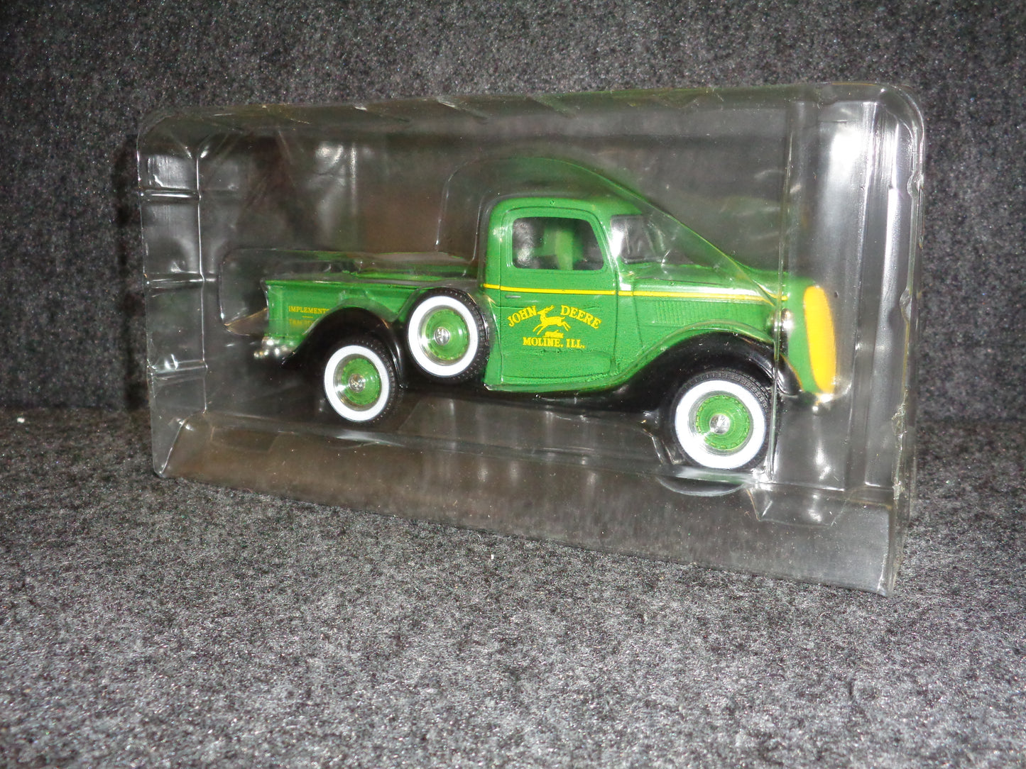 John Deere 1937 Ford Pickup Truck