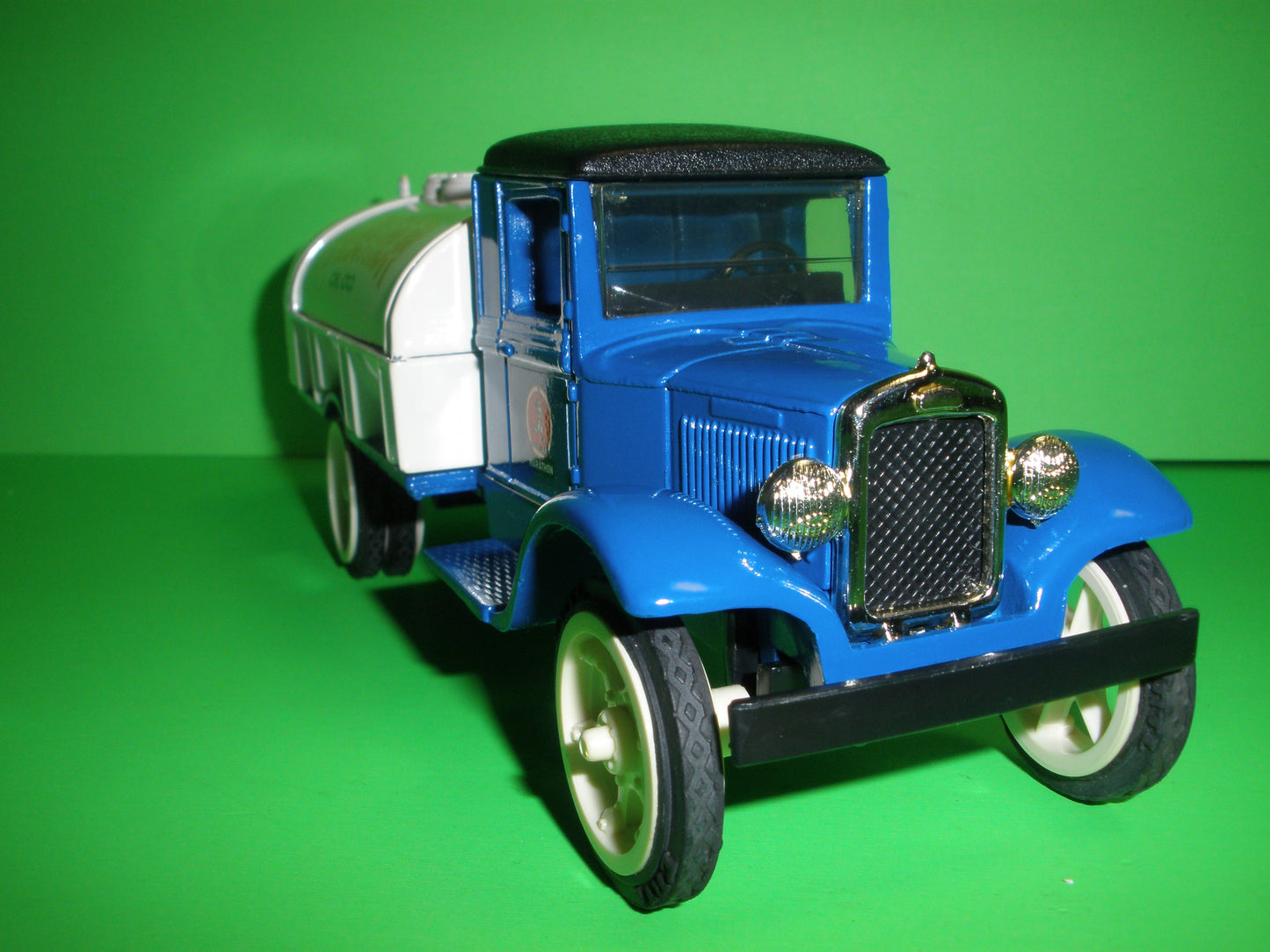 Marathon Oil / 1931 Hawkeye Tanker Truck