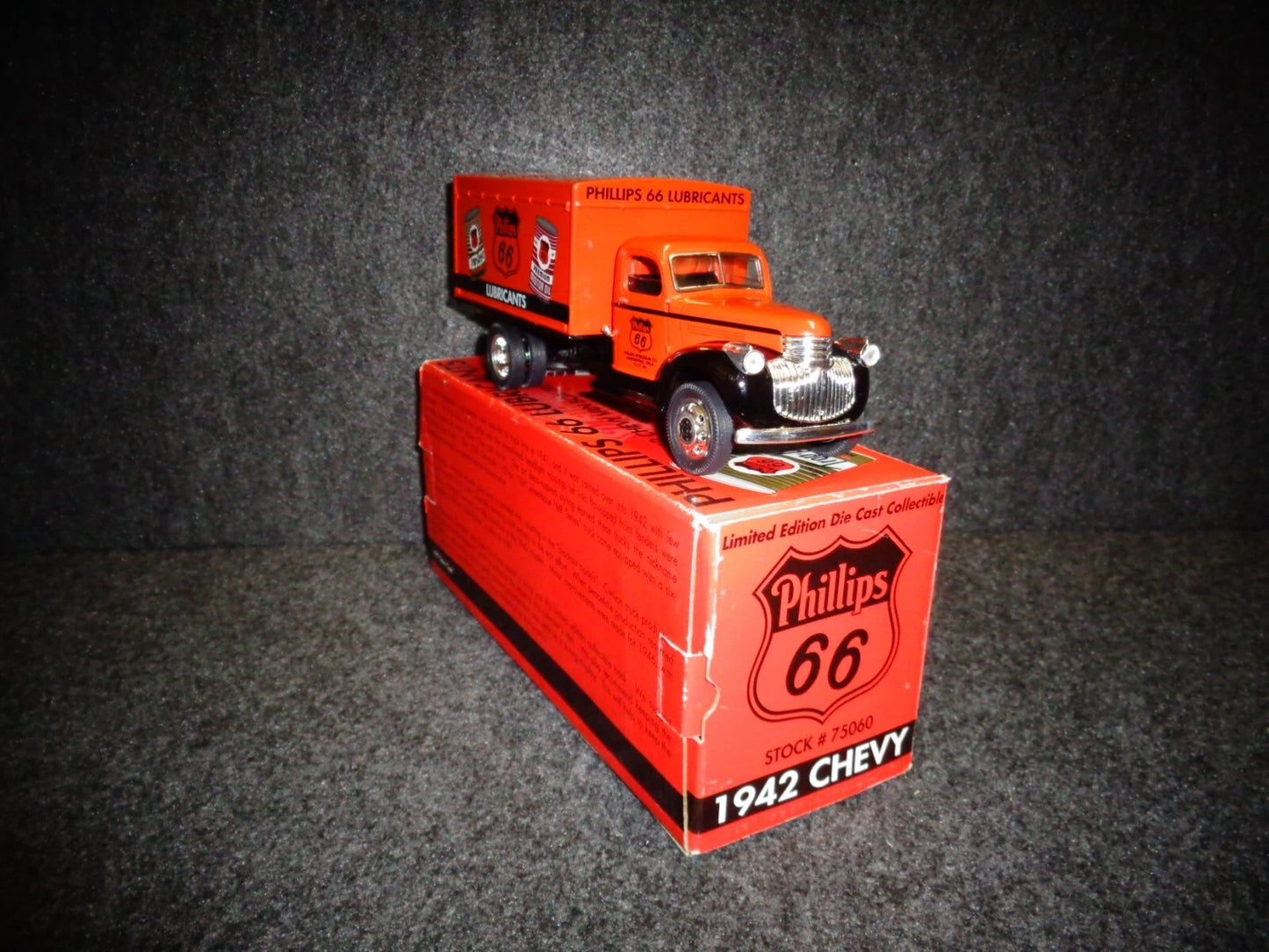 1942 CHEVY 1-1/2 TON BOX TRUCK PHILLIPS 66