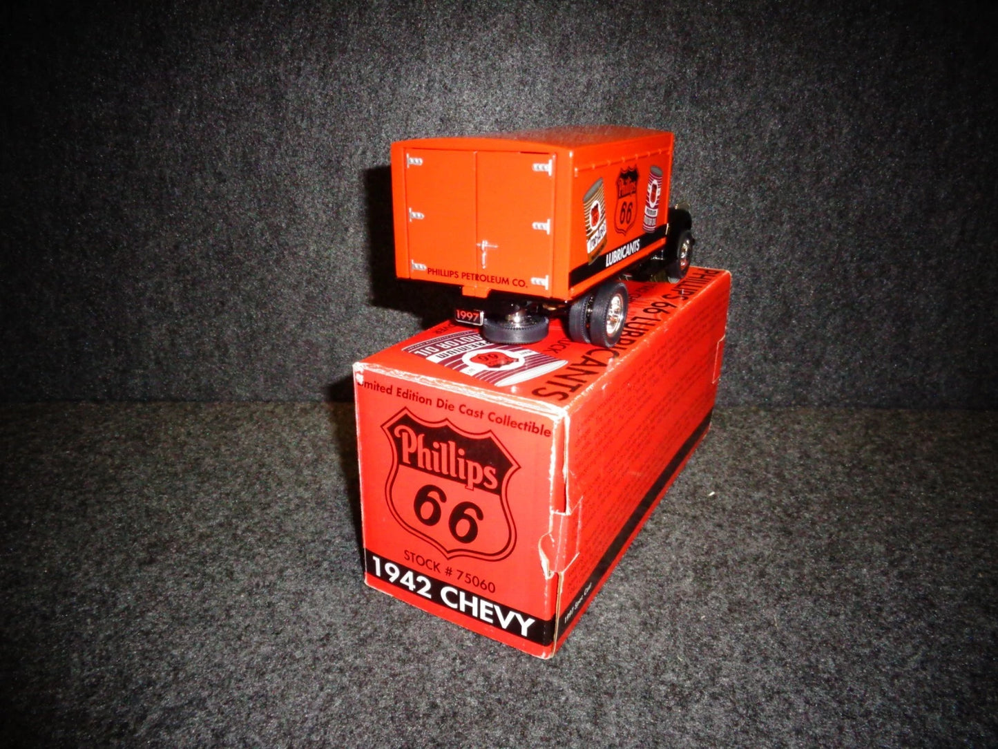 1942 CHEVY 1-1/2 TON BOX TRUCK PHILLIPS 66