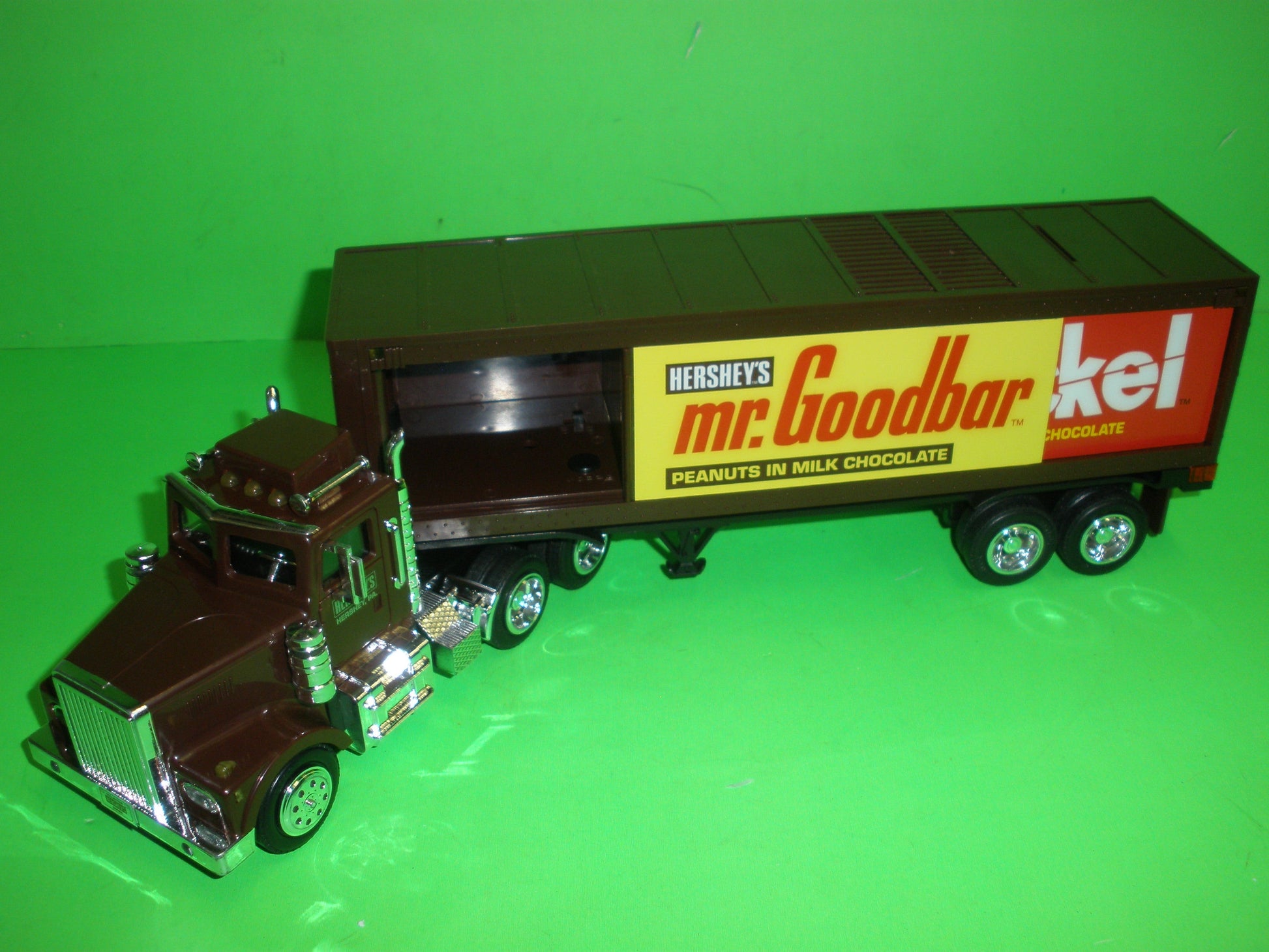 1998 Hershey's Freight Truck