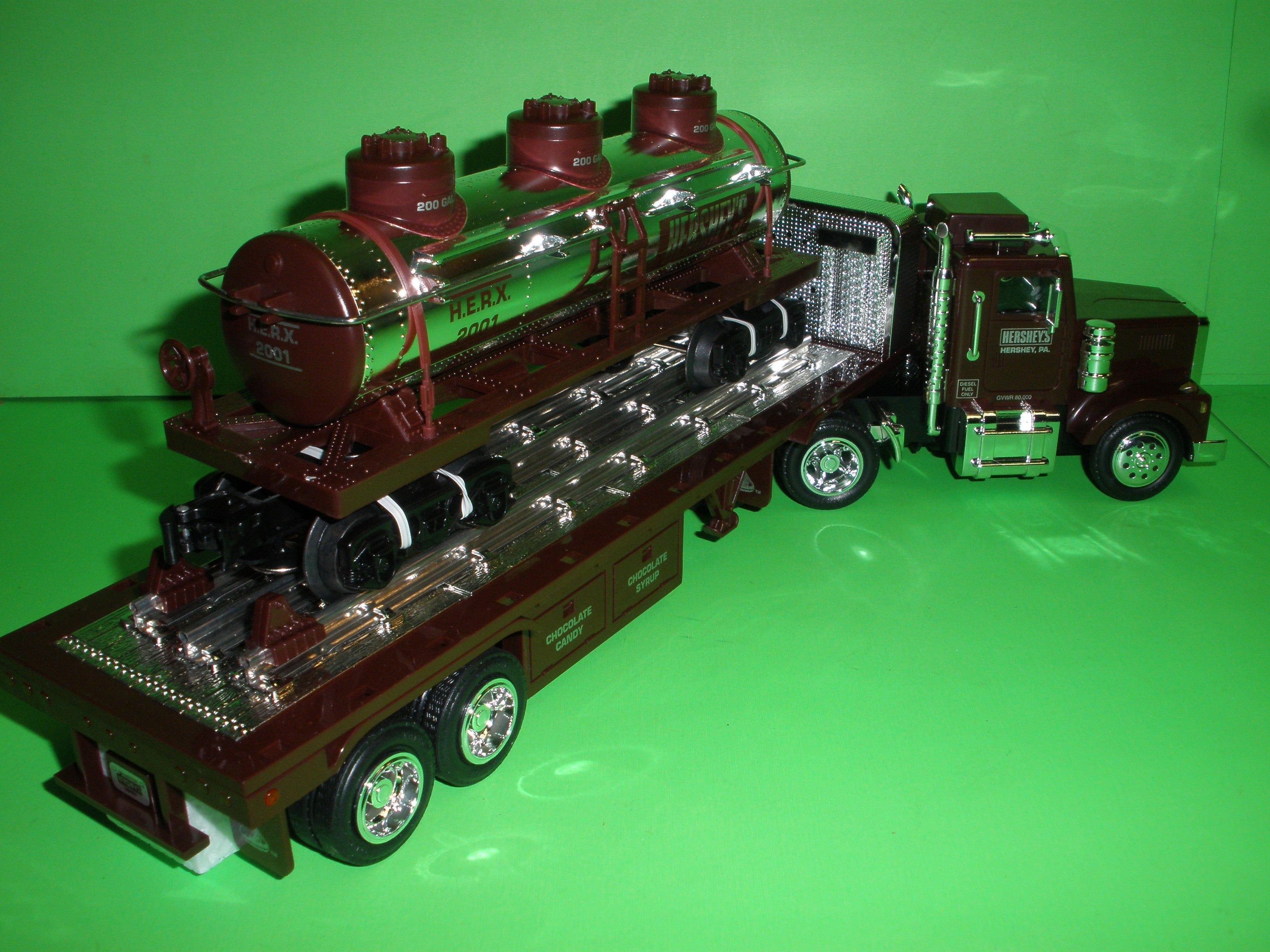 Texaco outlet Flatbed Truck And Rail Tanker Car