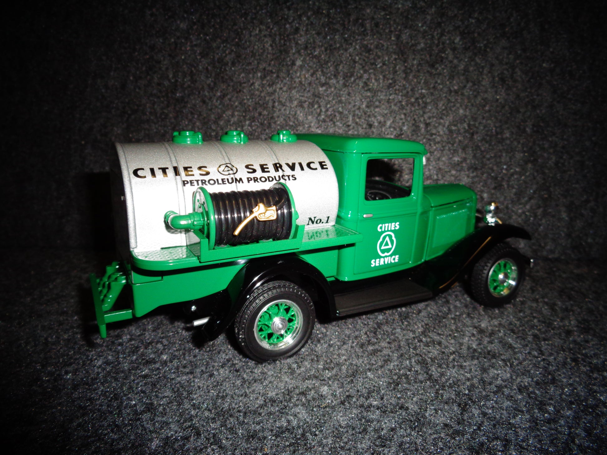Citgo Cities Service 1932 Ford Tanker Truck