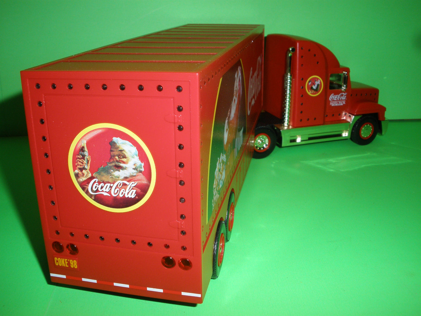 Coca-Cola 1998 Holiday Caravan Truck - Gold Version