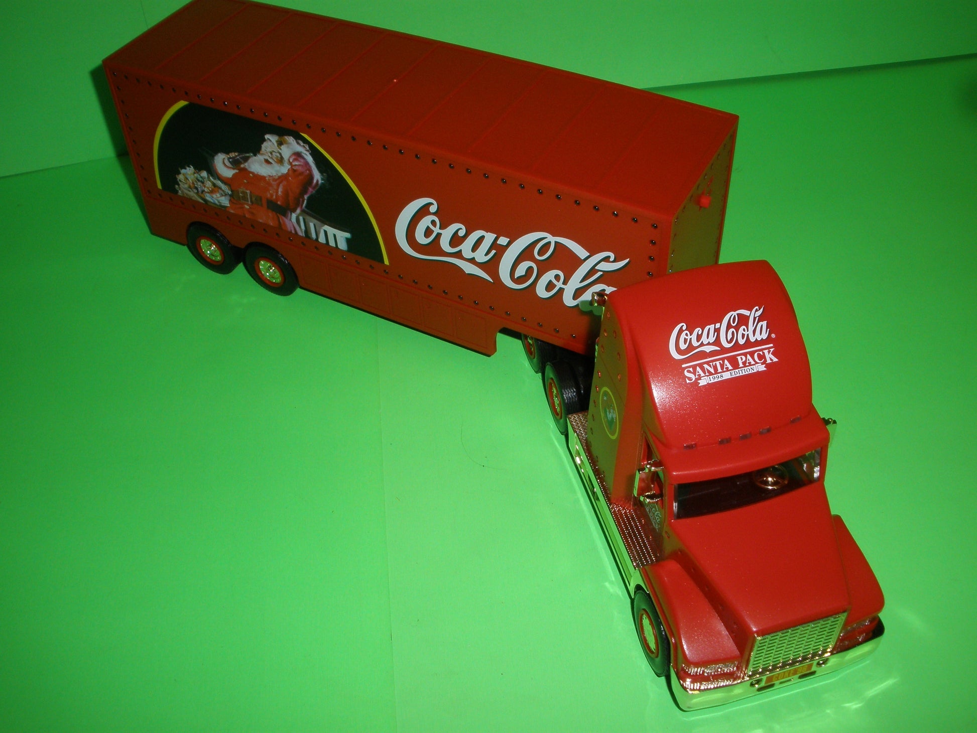 Coca-Cola 1998 Holiday Caravan Truck - Gold Version