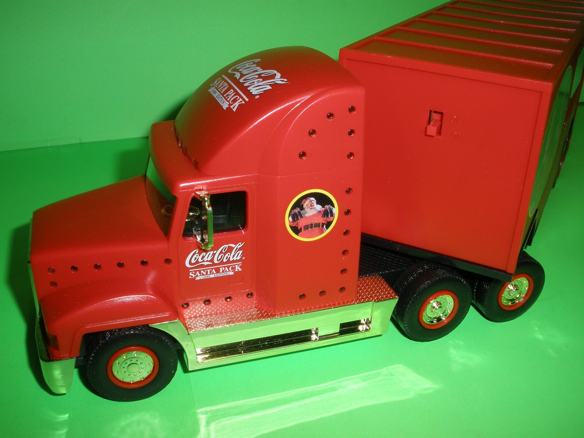 Coca-Cola 1999 Holiday Classic Car Carrier Truck - Gold Version