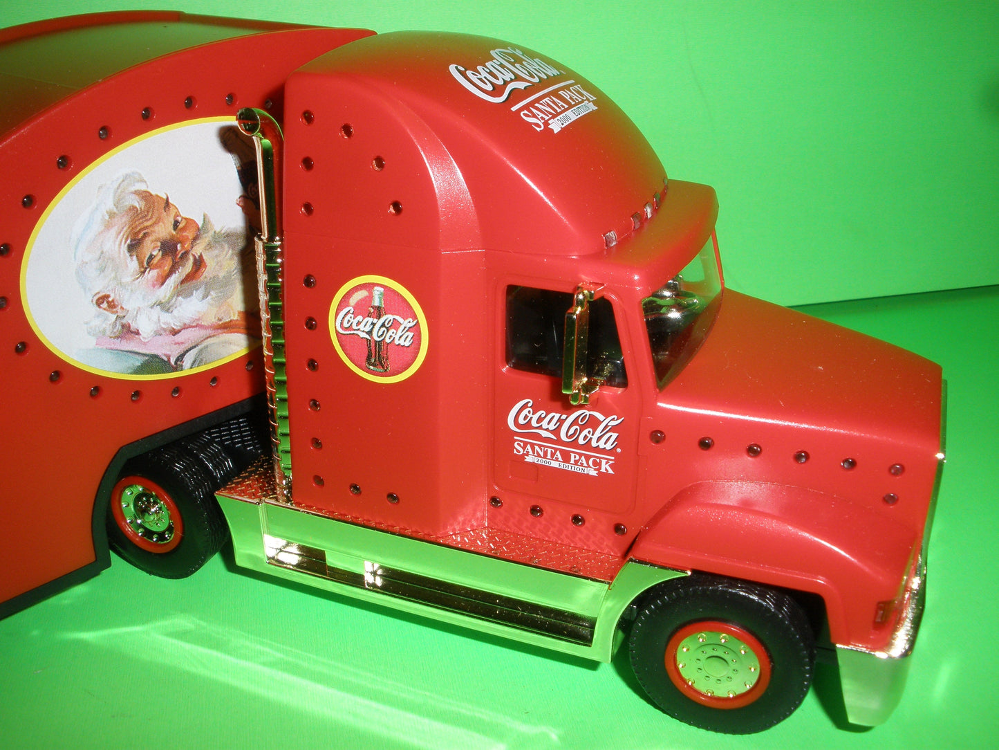 Coca-Cola 2000 Holiday Helicopter Carrier Truck - Gold Version