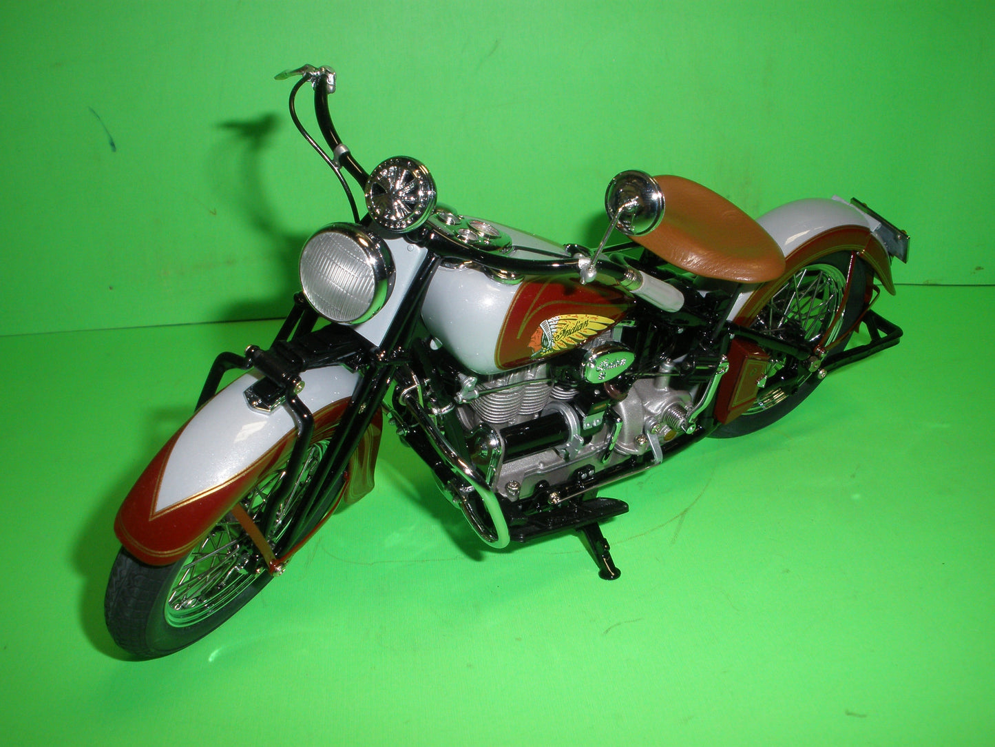 Danbury Mint 1938 Indian Four Motorcycle - Maroon & Gray