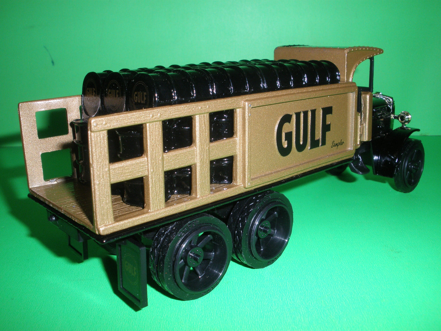 Gulf 1925 Kenworth Stake Truck Gold Sampler