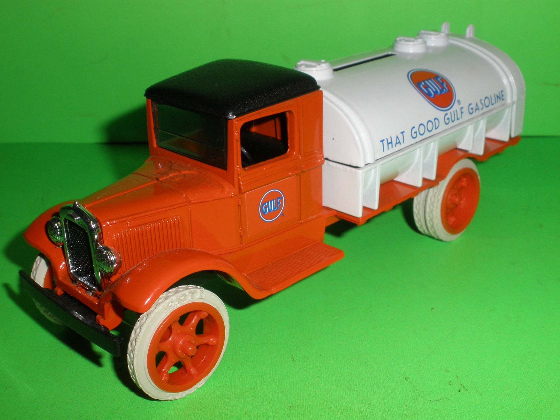 Gulf 1931 Hawkeye Tanker Truck