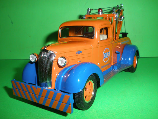 Gulf 1937 Chevrolet Tow Truck