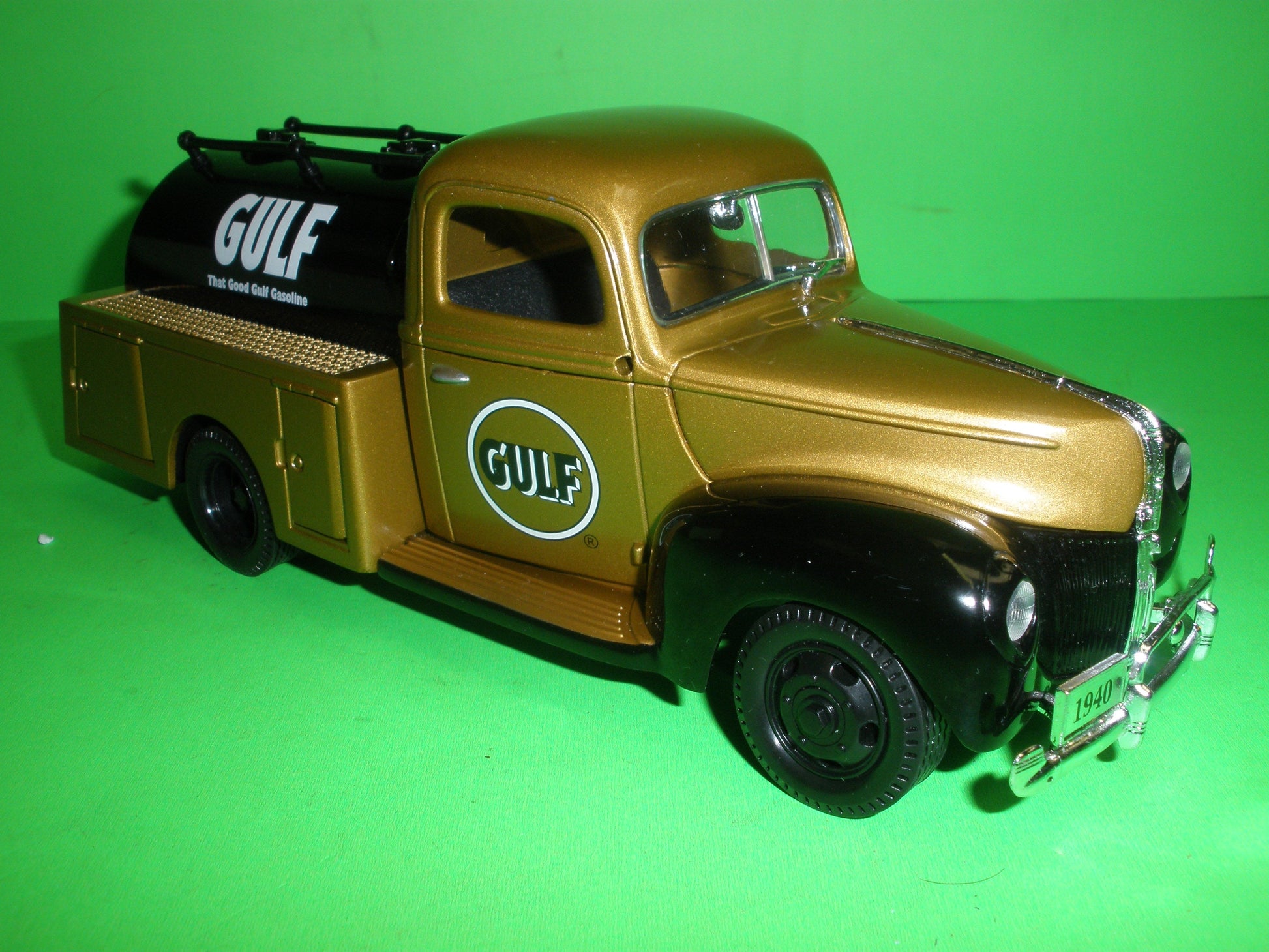 Gulf 1940 Ford Tanker Truck Gold Sampler