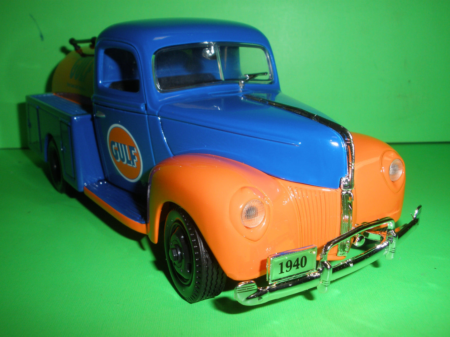 Gulf 1940 Ford Tanker Truck Regular Edition