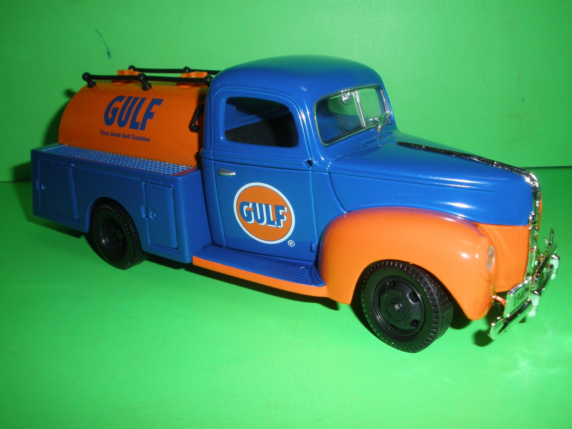 Gulf 1940 Ford Tanker Truck Regular Edition