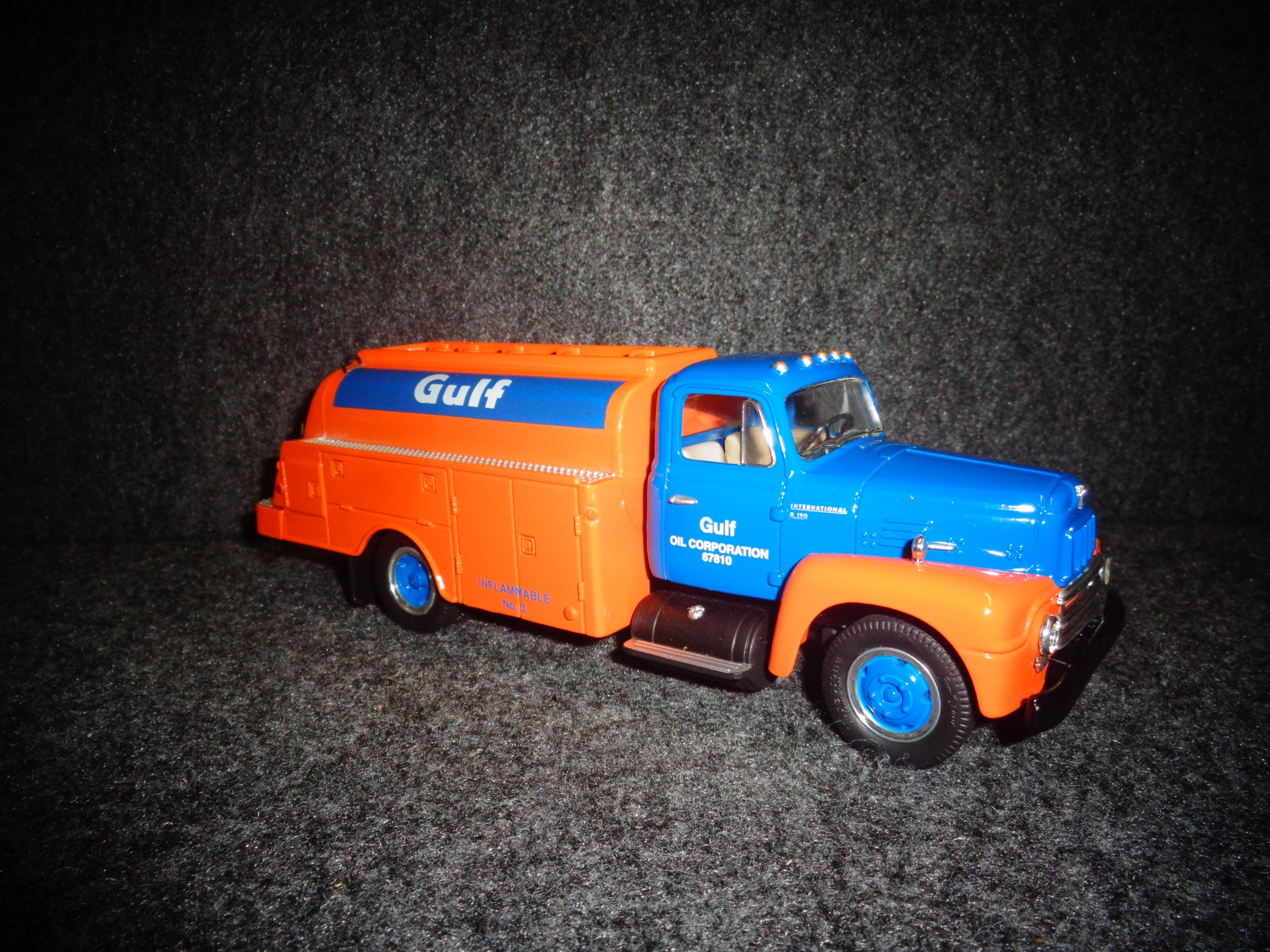 Gulf 1957 International R-190 Tanker Truck