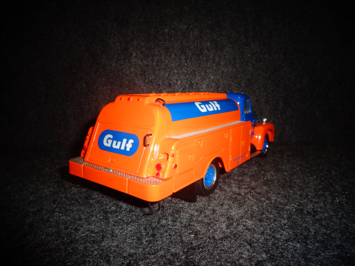 Gulf 1957 International R-190 Tanker Truck