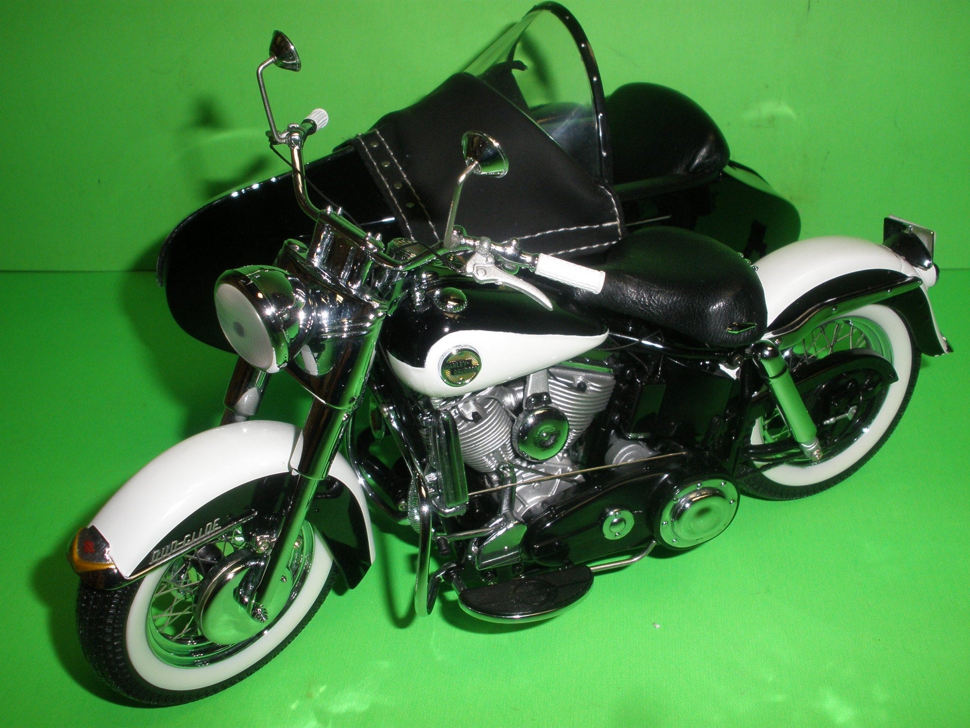 Harley Davidson 1958 Duo-Glide Motorcycle & Sidecar - B11YF02