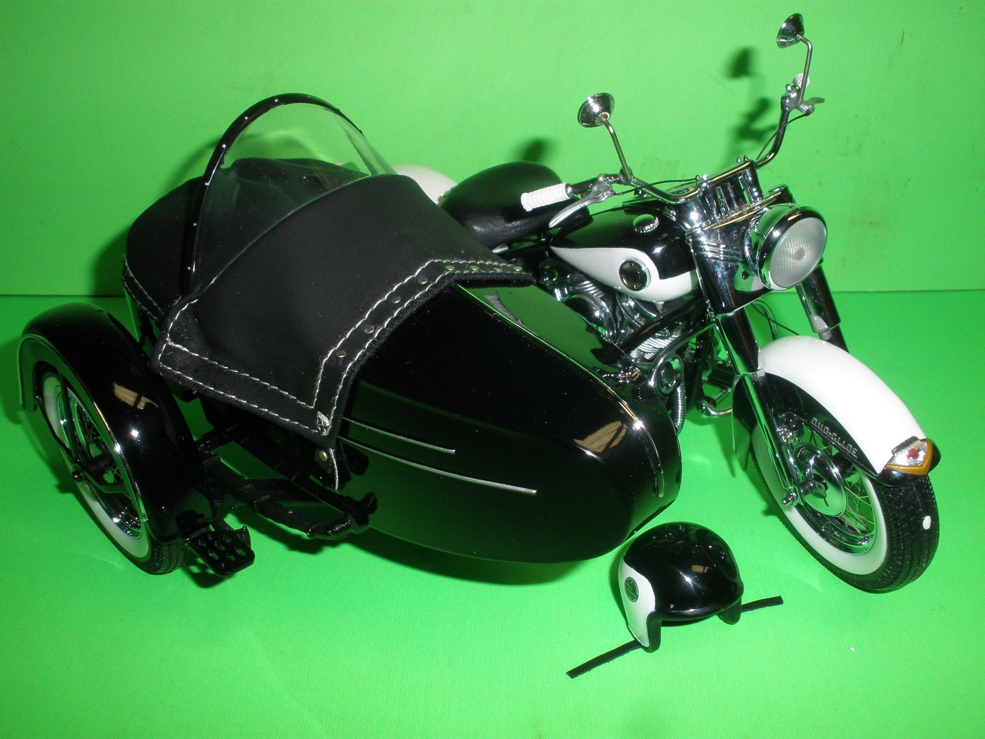 Harley Davidson 1958 Duo-Glide Motorcycle & Sidecar - B11YF02