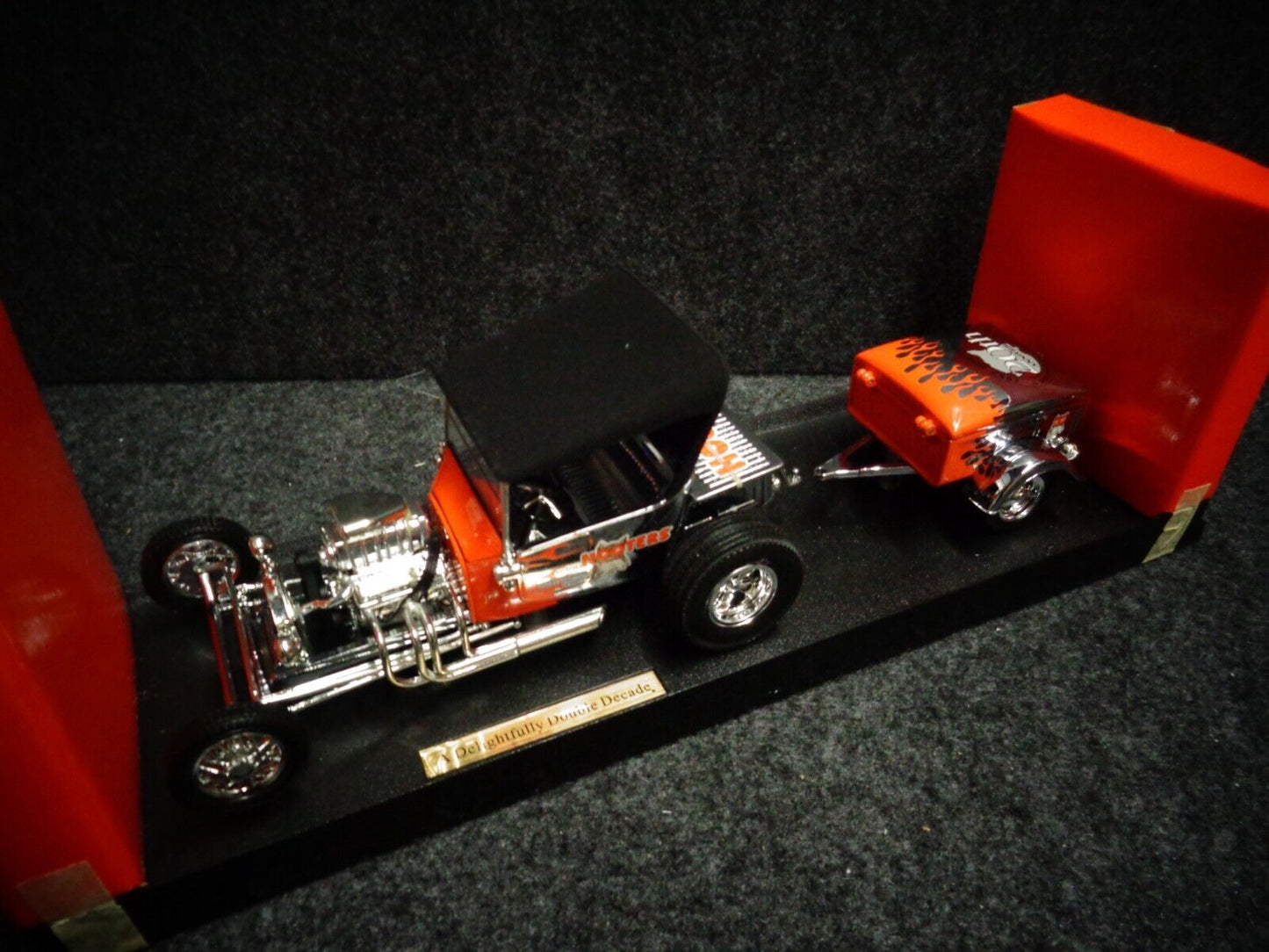 Hooters Ford Model T 'T-Bucket' Hot Rod & Trailer