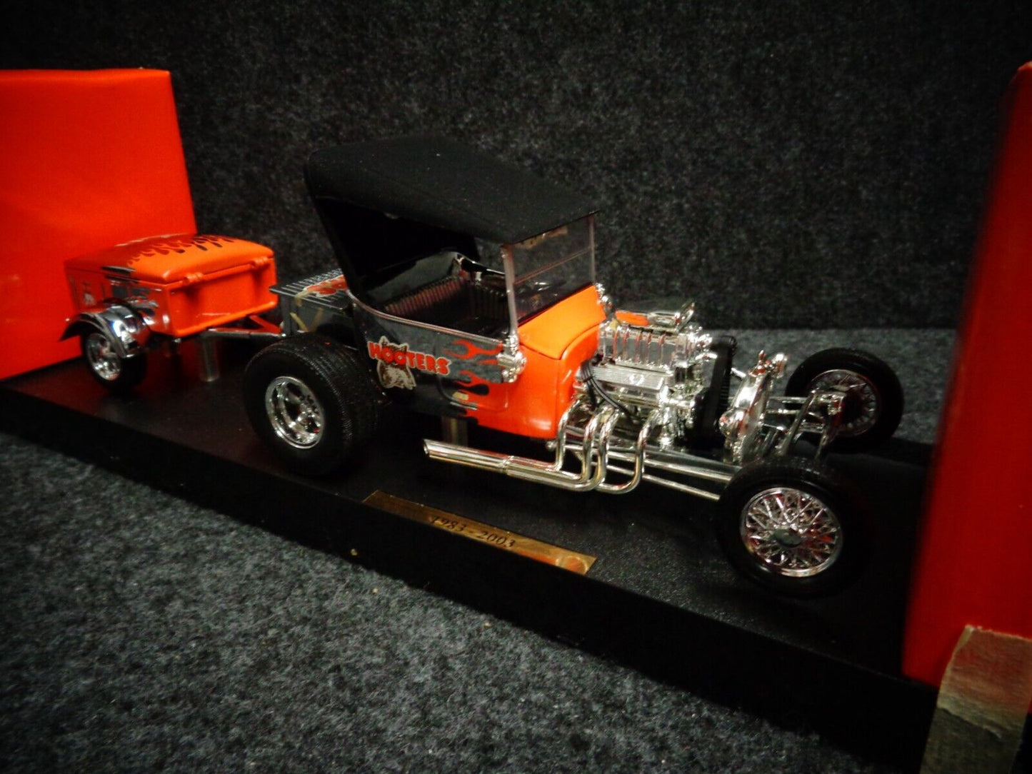 Hooters Ford Model T 'T-Bucket' Hot Rod & Trailer
