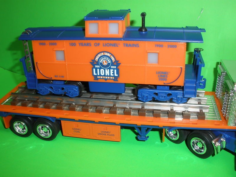 Lionel Trains 2000 Flatbed Truck & Train Caboose