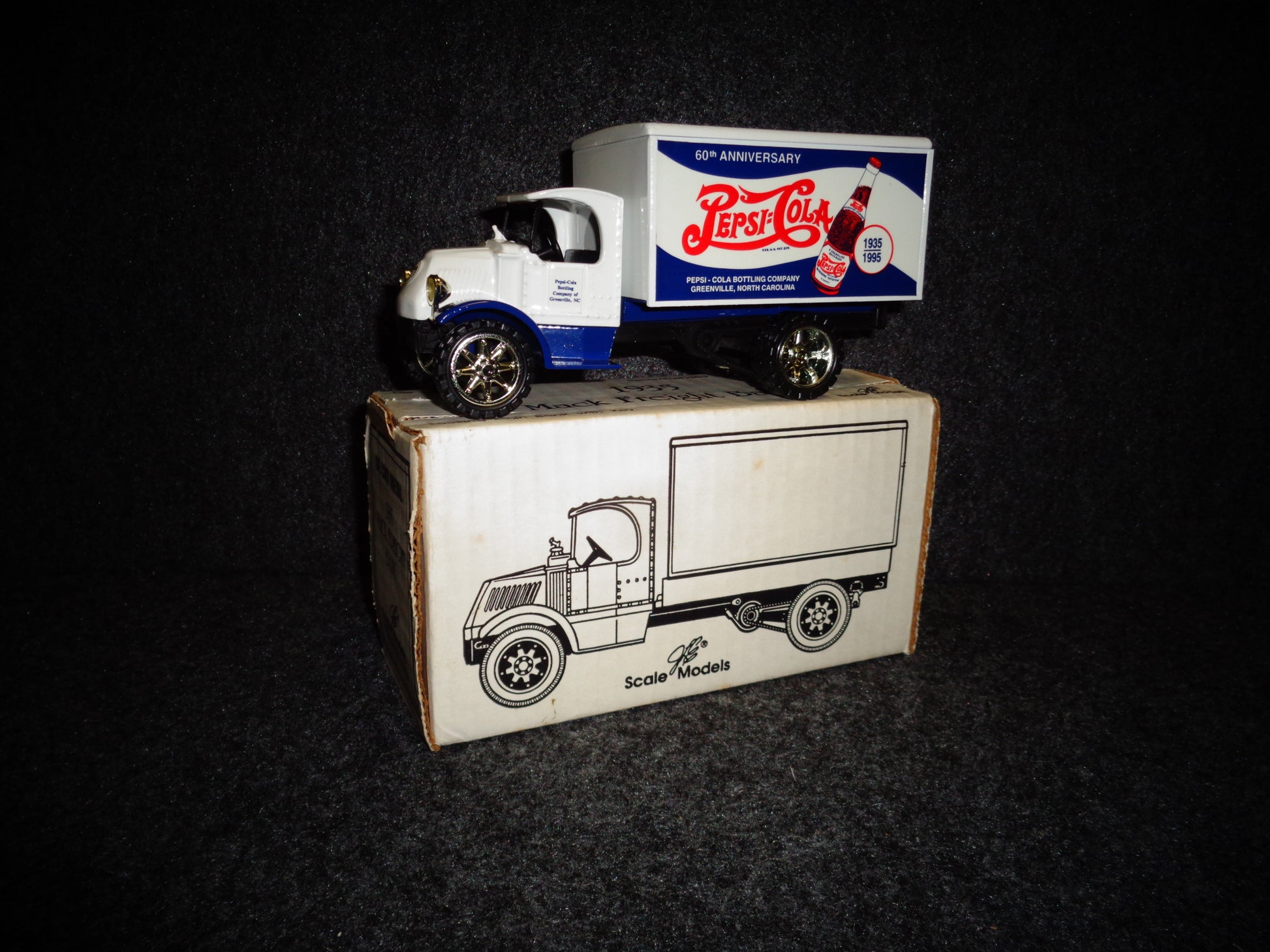 Pepsi 1935 Mack Freight Delivery Truck
