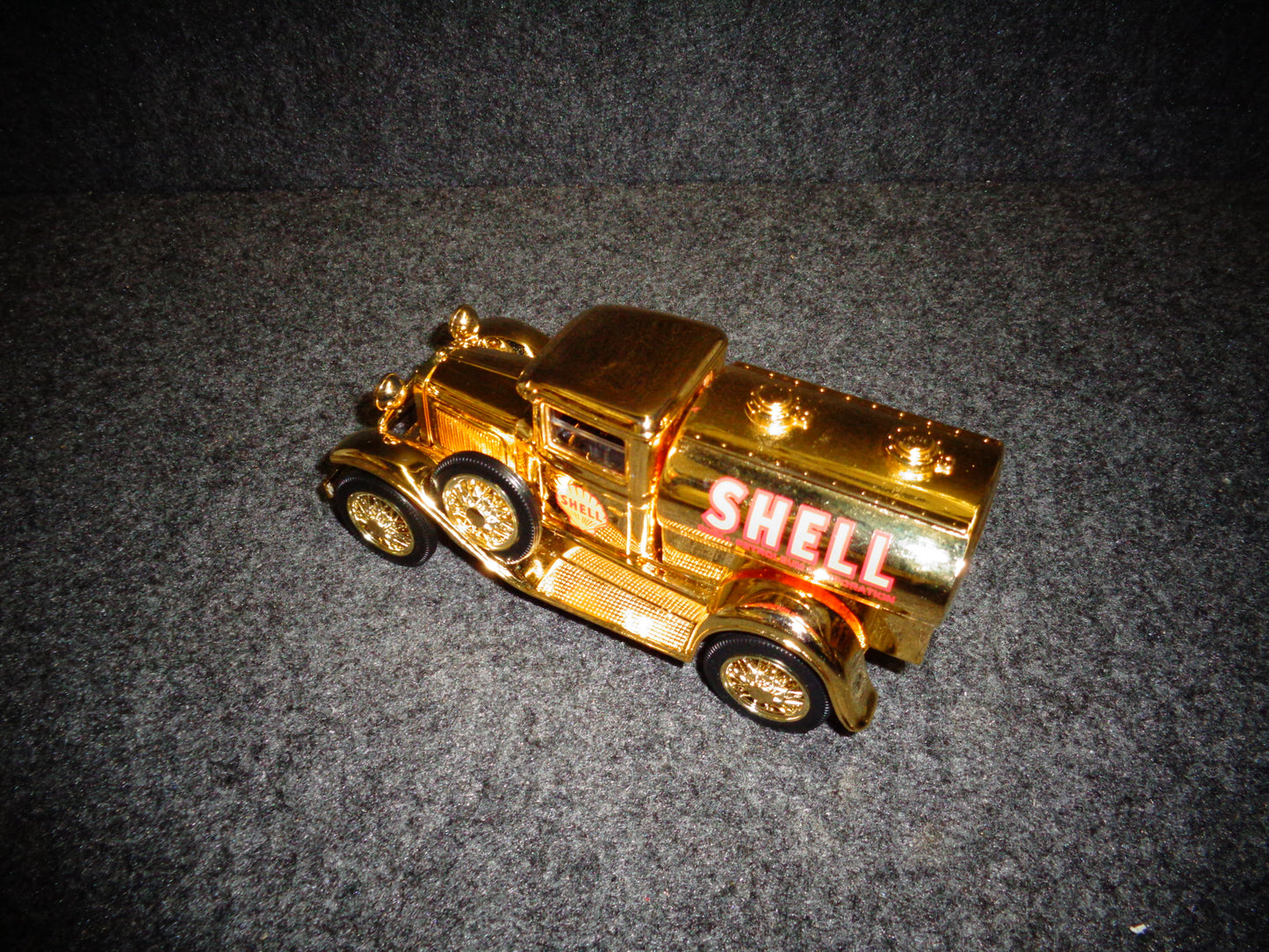 Shell 1930 Ford Model A Tanker Truck Gold Unit