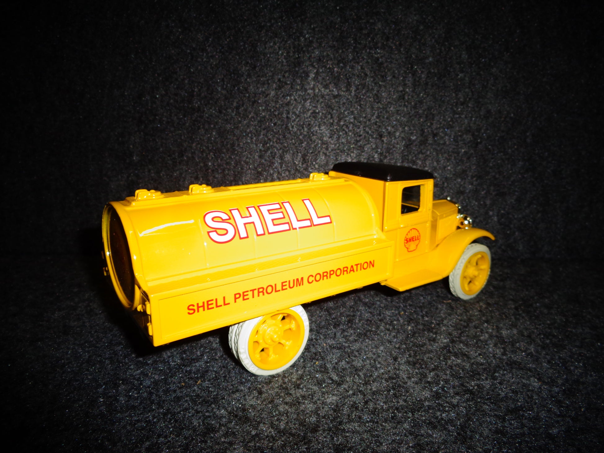 Shell 1931 Hawkeye Tanker Truck