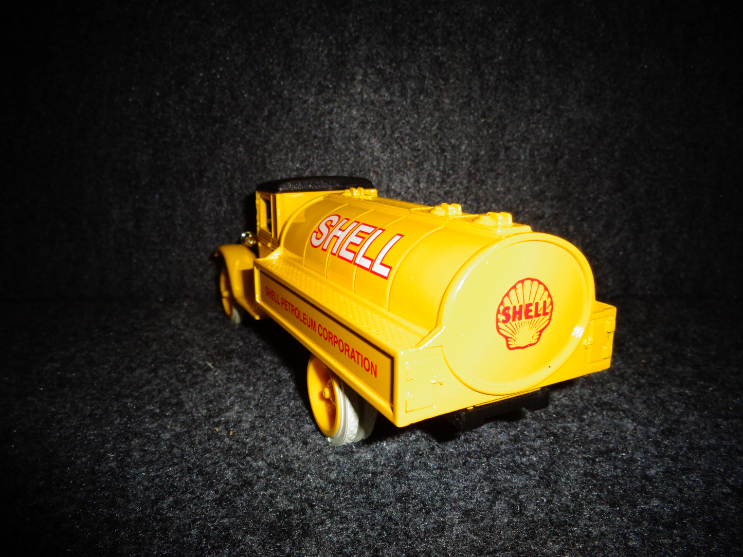 Shell 1931 Hawkeye Tanker Truck