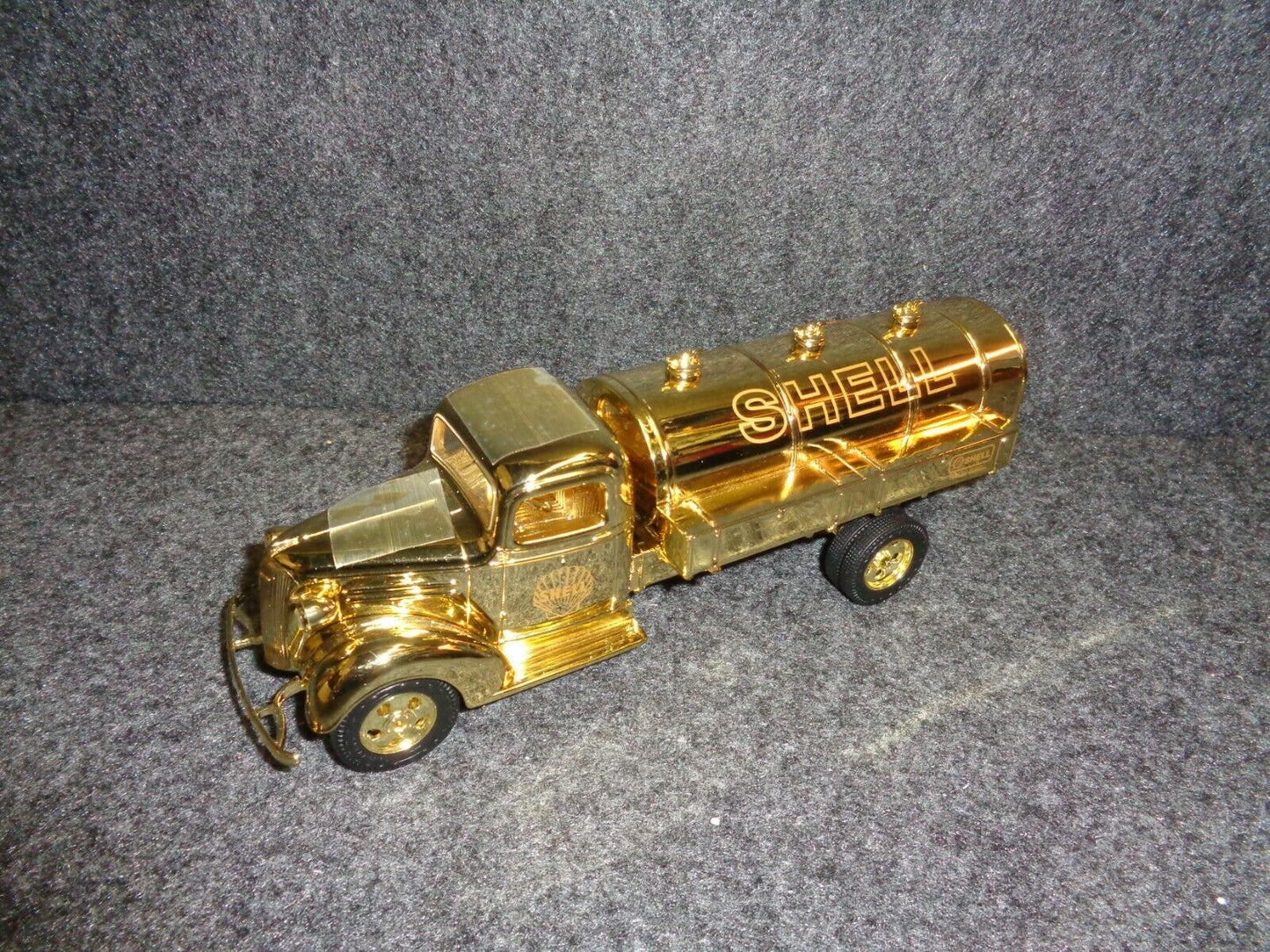 Shell 1937 Chevrolet Tanker Truck Golden Edition