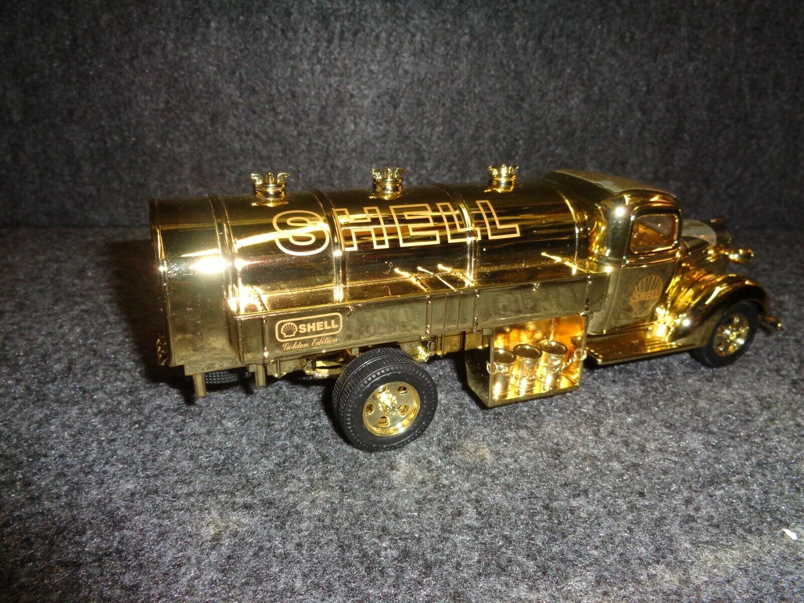 Shell 1937 Chevrolet Tanker Truck Golden Edition