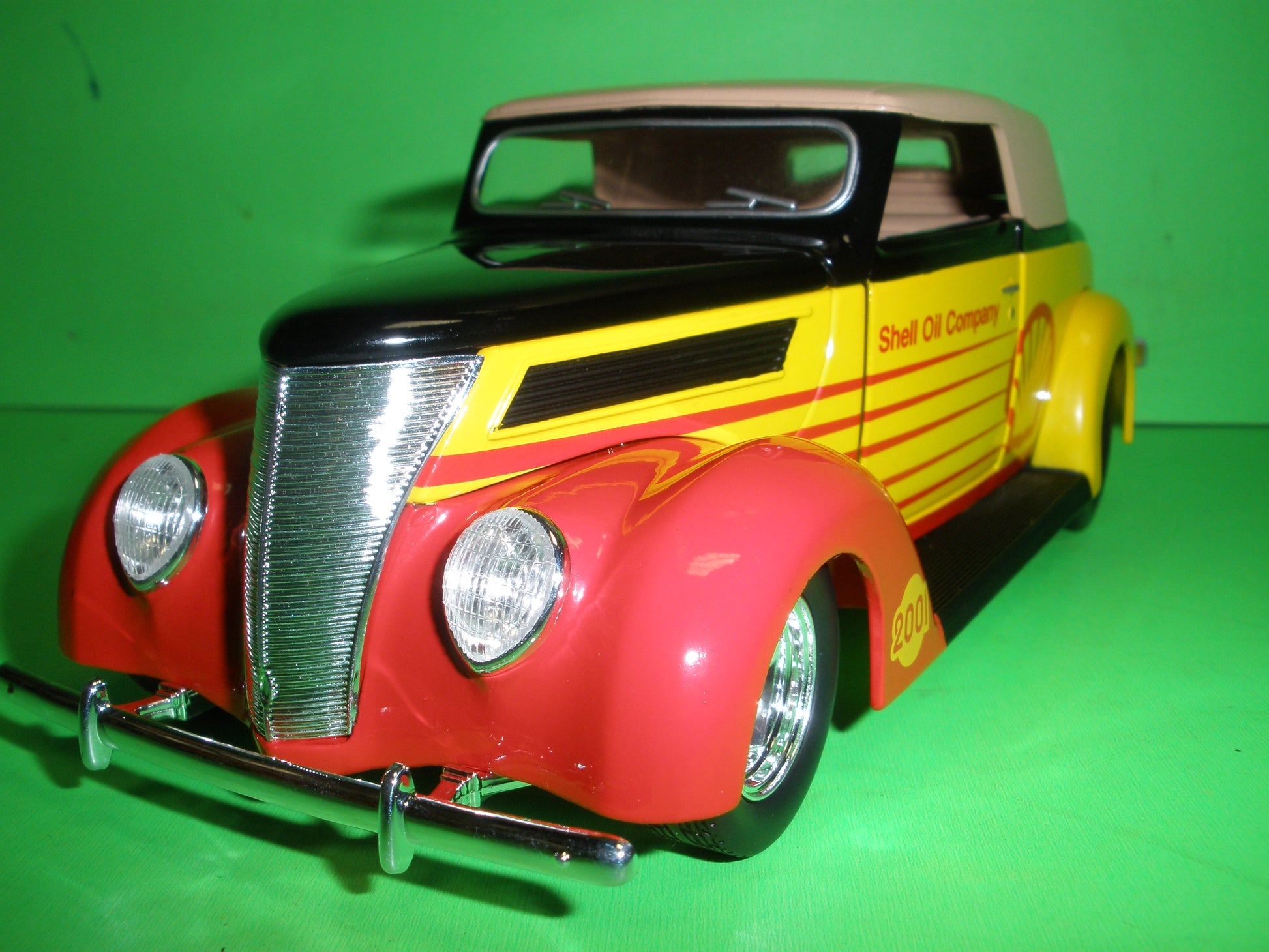 Shell 1937 Ford Roadster Convertible Car