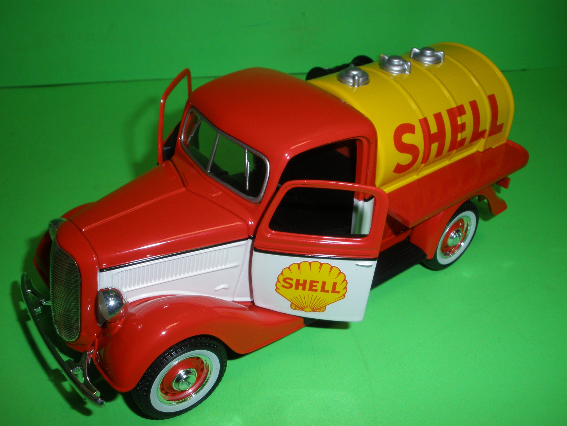 Shell 1937 Ford Tanker Truck