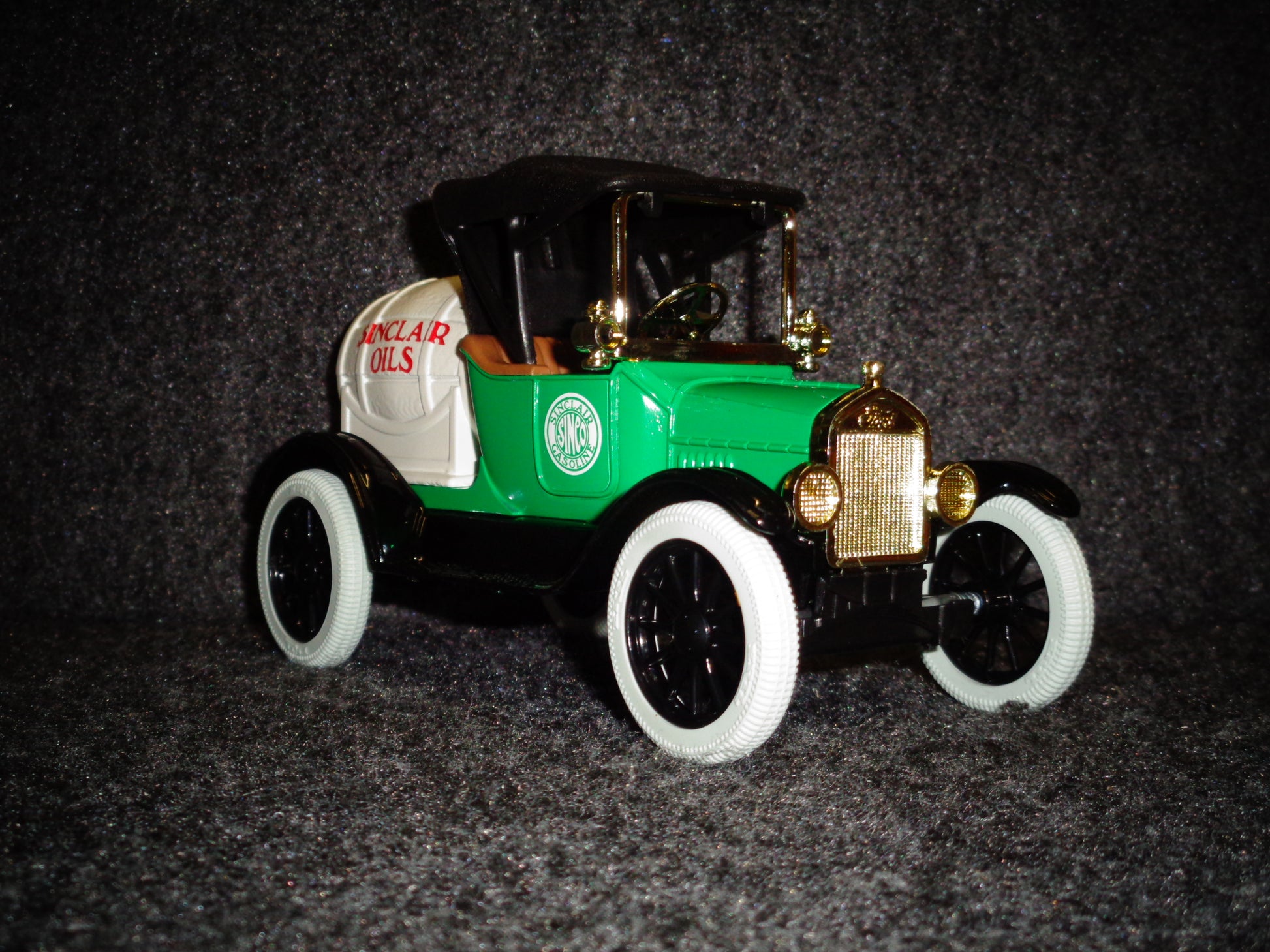 Sinclair 1918 Ford Runabout Barrel Truck