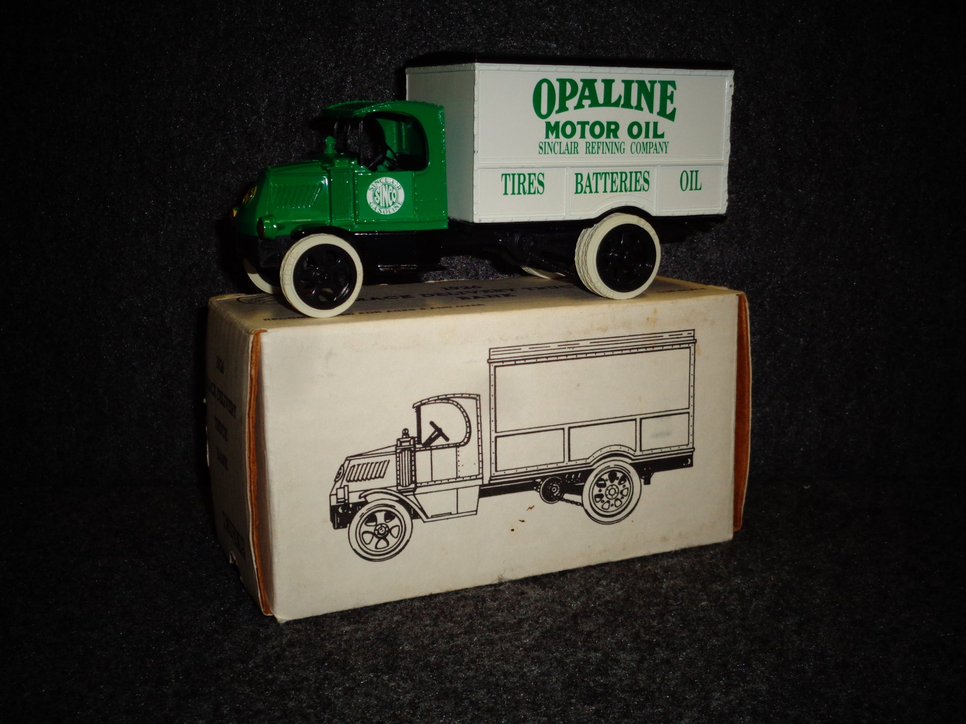 Sinclair Opaline Motor Oil 1926 Mack Bulldog Freight Truck