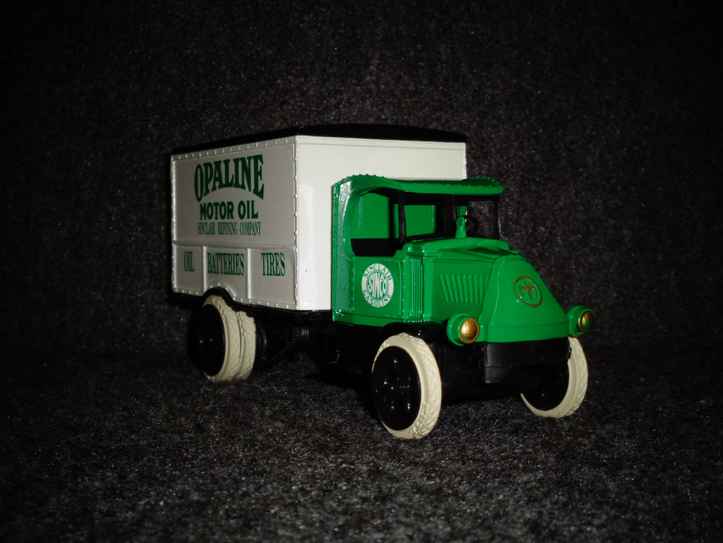 Sinclair Opaline Motor Oil 1926 Mack Bulldog Freight Truck