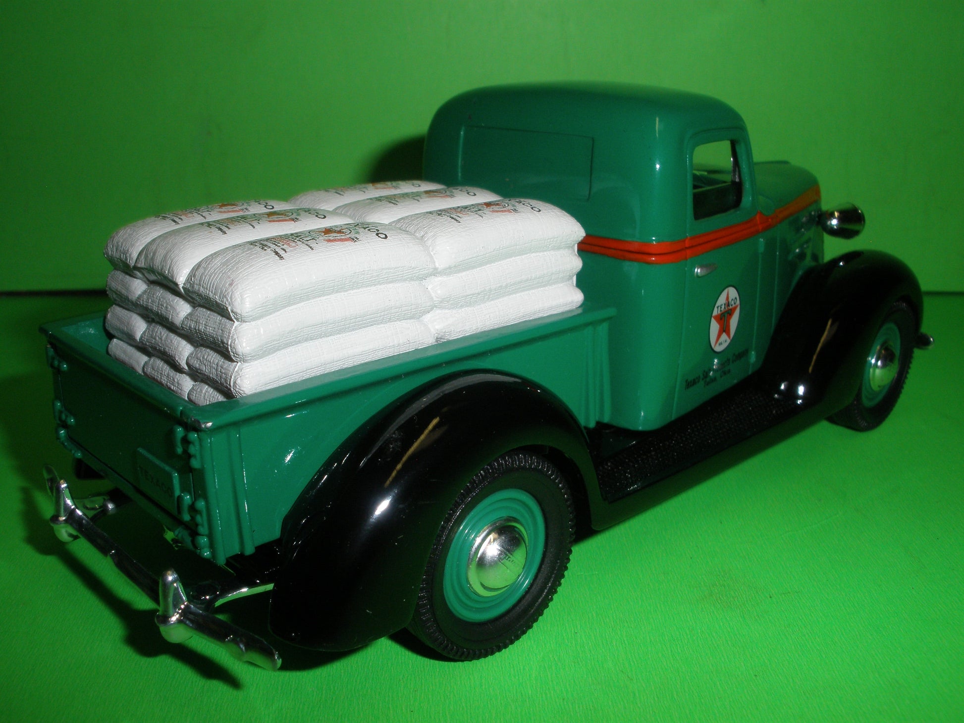 Texaco 1937 Chevrolet Pickup Truck & Salt Bag Load