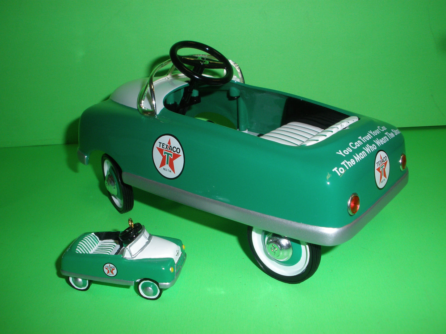 Texaco 1948 BMC Pedal Car & Ornament