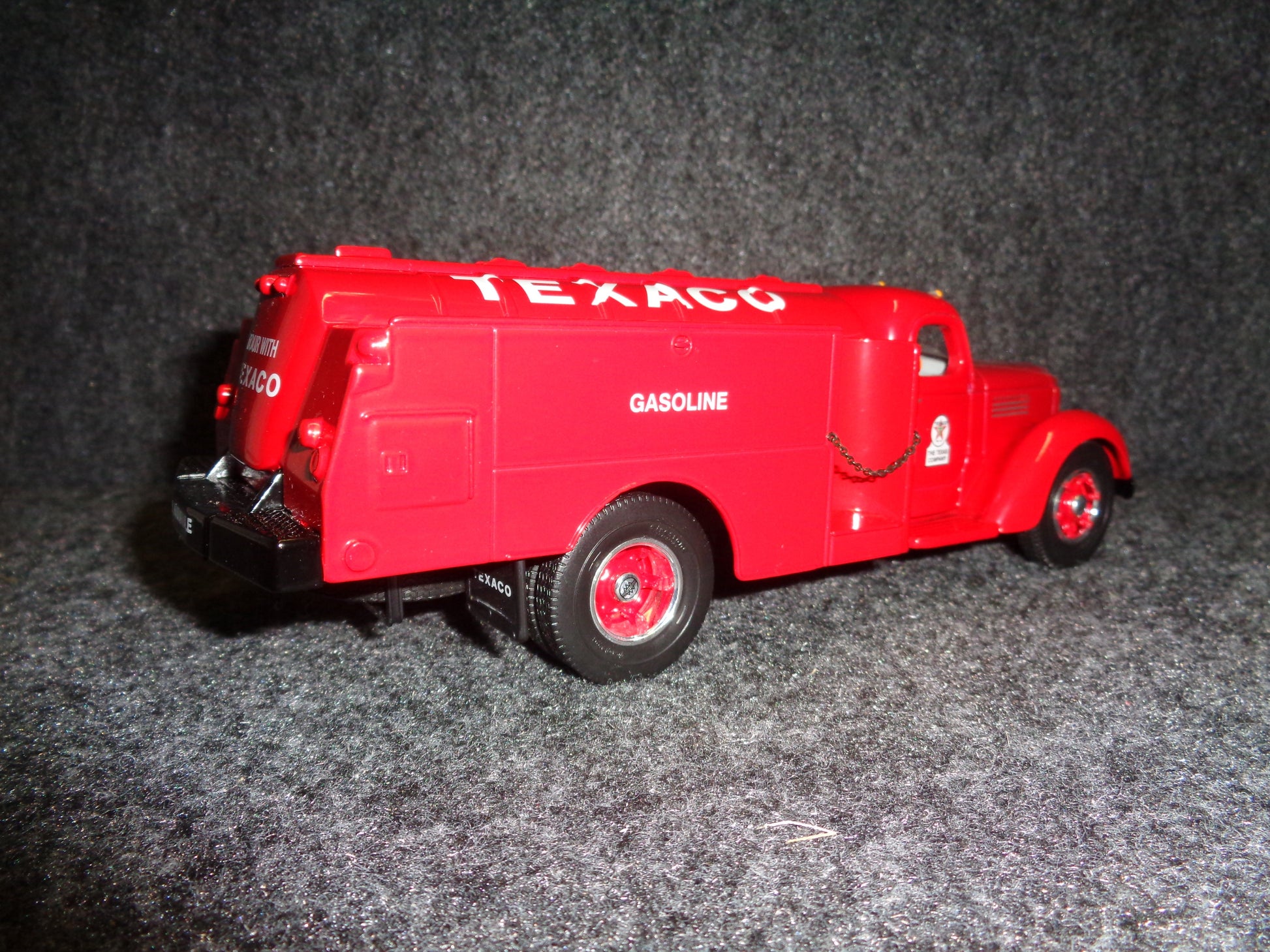 Texaco 1949 International KB-8 Tanker Truck Texamatic