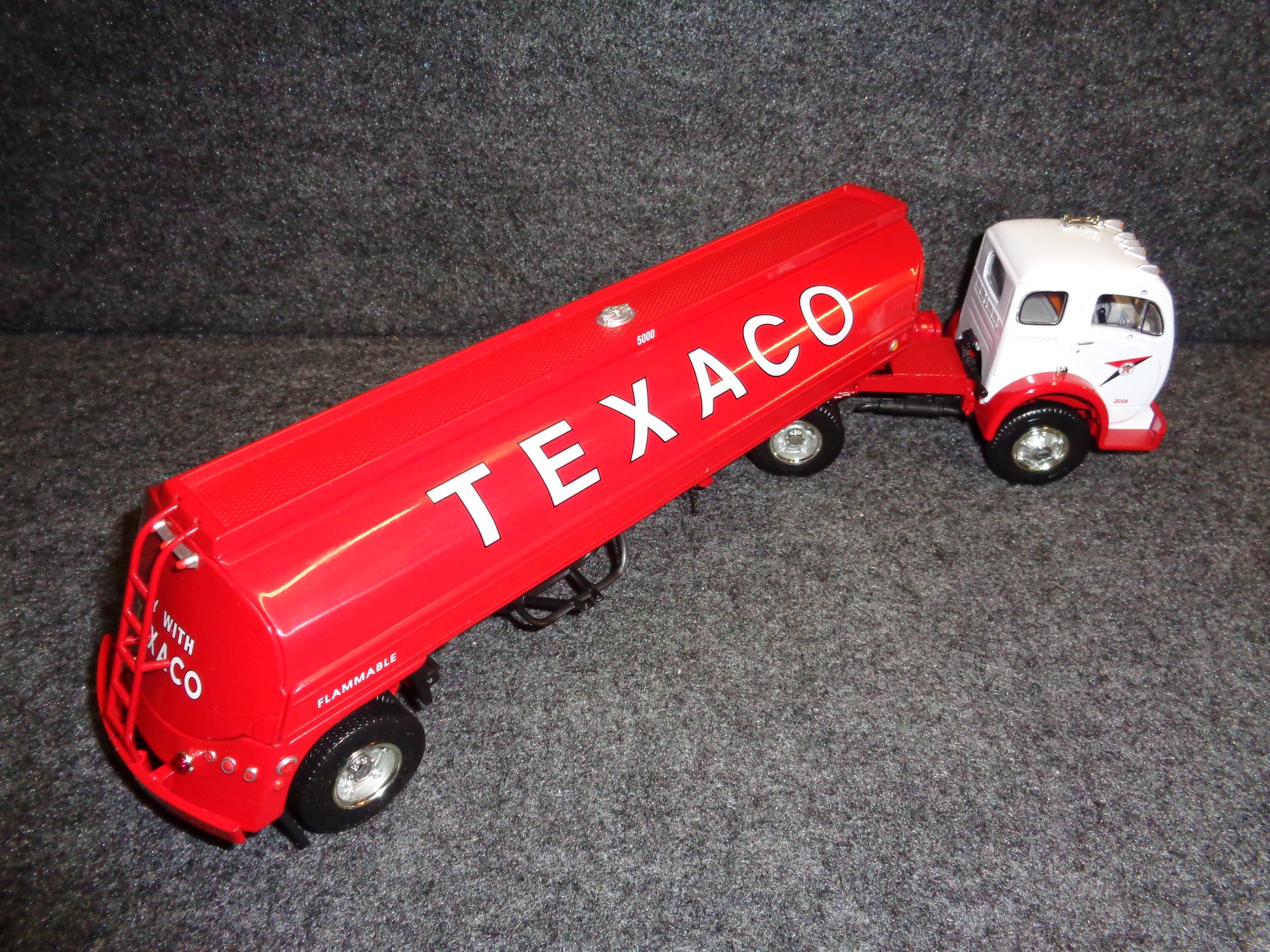 Texaco 1953 White 5000 Gallon Tanker Truck Aviation Series