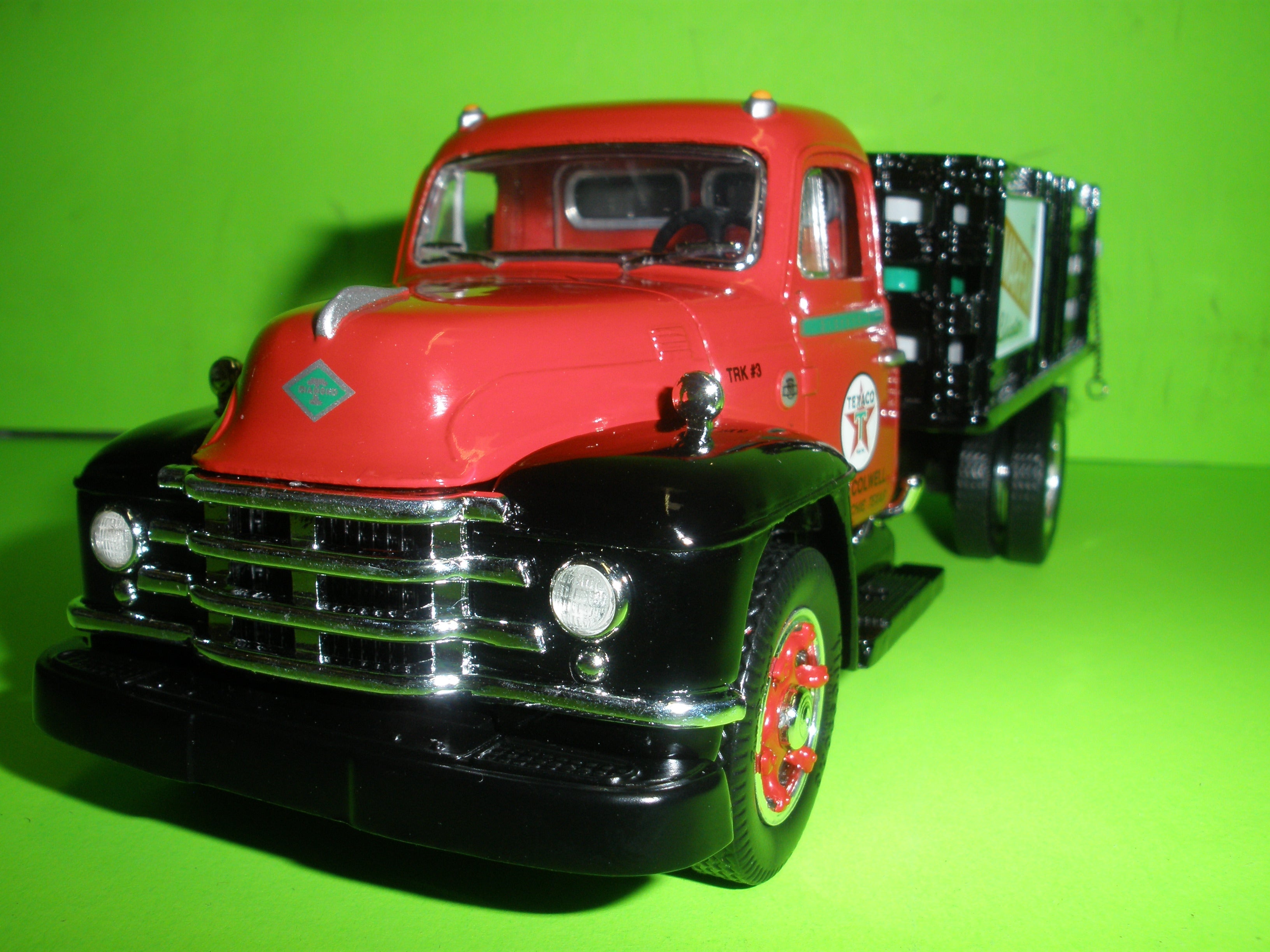 First store Gear Eastwood Automobilia 1955 Diamond T Straight Truck 1:34 #19-1533 Red