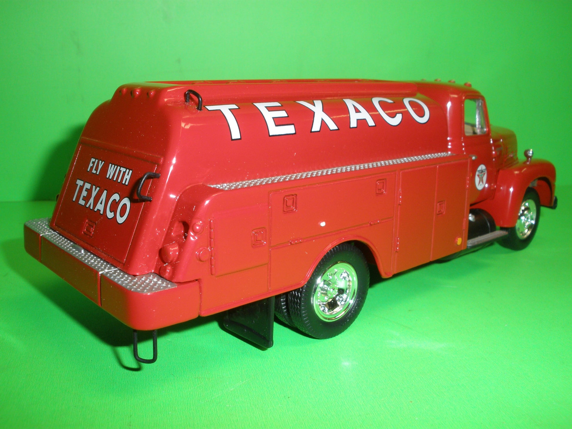 Texaco 1957 International R-190 Tanker Truck Aviation Series