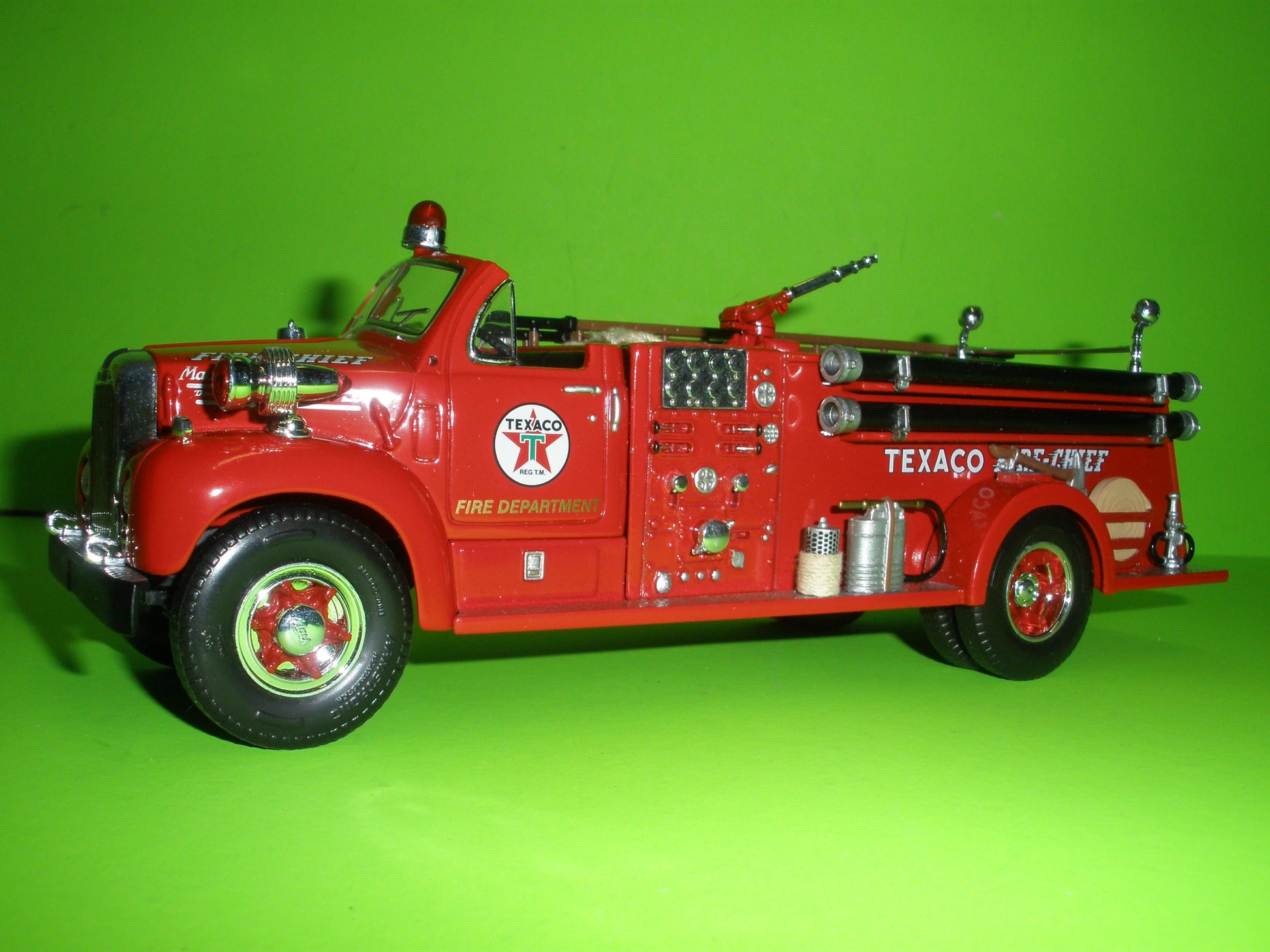 Texaco 1960 Mack B-Model Fire Truck Fire Chief Series