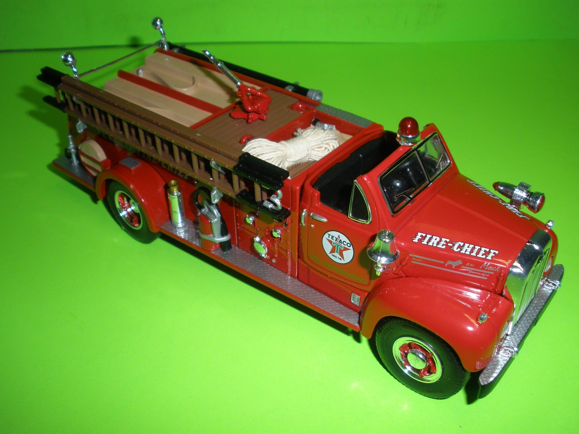 Texaco 1960 Mack B-Model Fire Truck Fire Chief Series