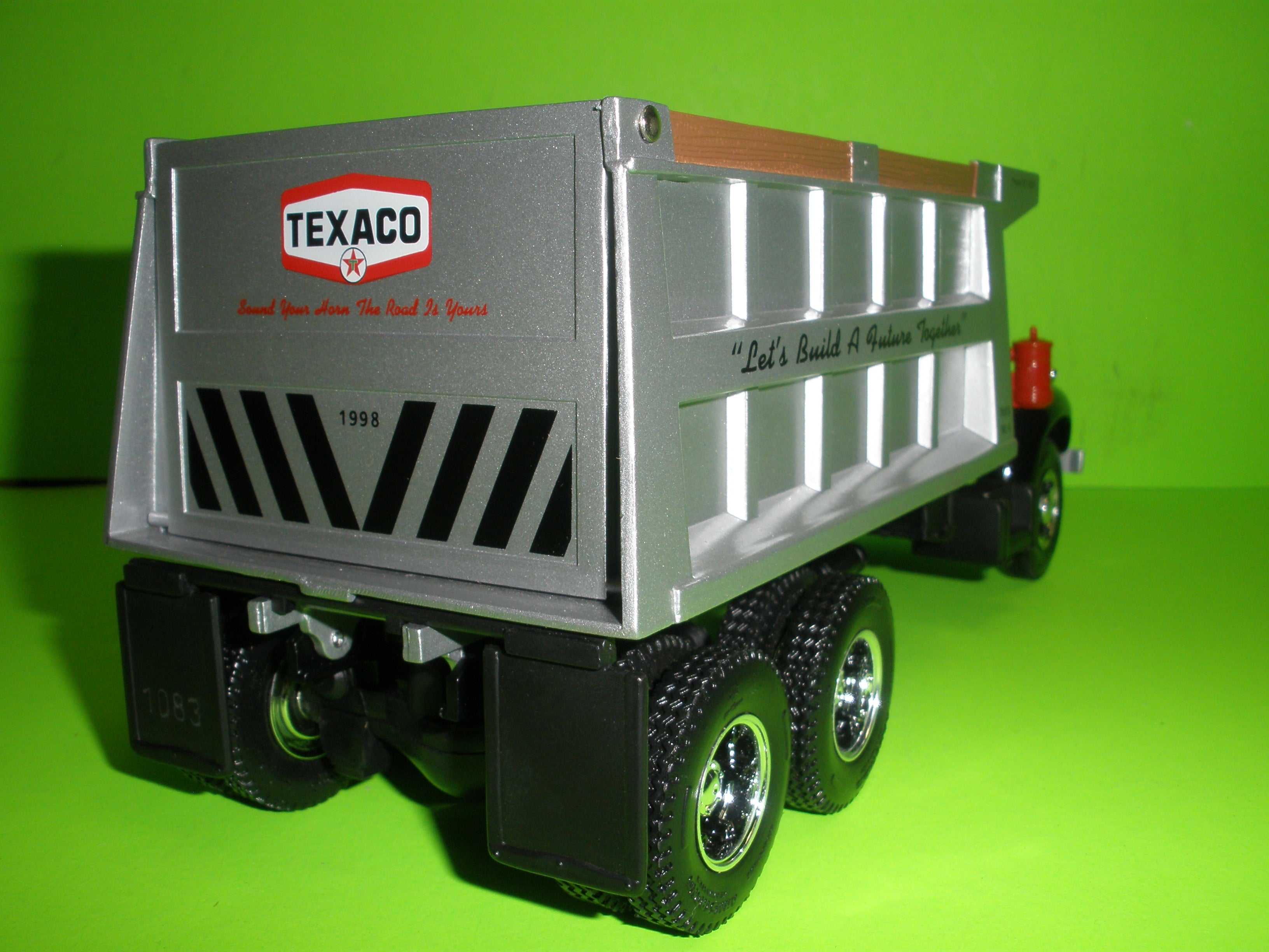 Texaco 1960 Mack Dump Truck Colwell Oil Co Waxahachie Tx 1:34